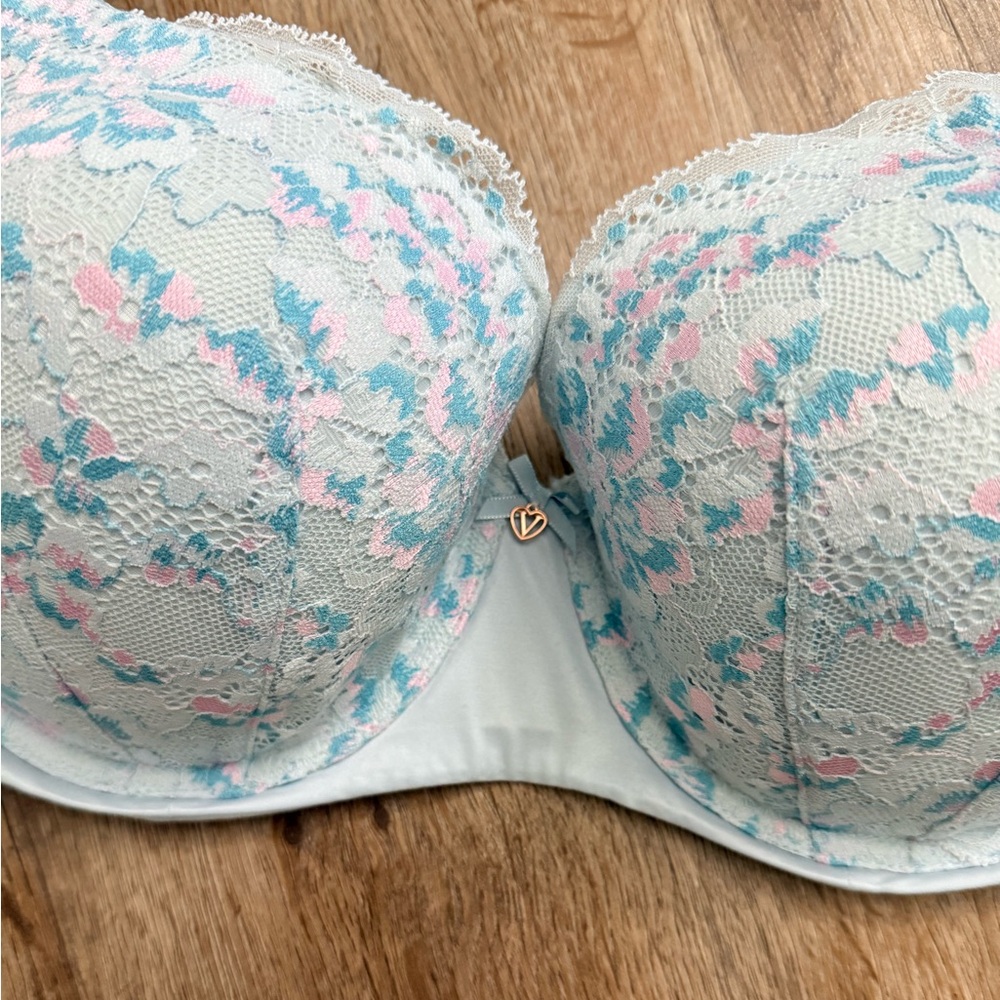 Victoria’s Secret • Body by Victoria Lined Demi Lace Bra - Picture 6 of 12